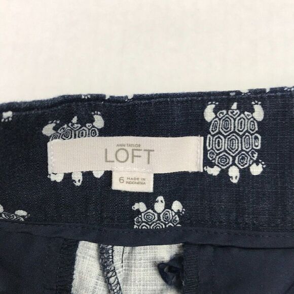 LOFT Womens Chino Shorts Turtle Blue White Print Mid Rise Stretch Pockets Size 6 - Picture 3 of 11